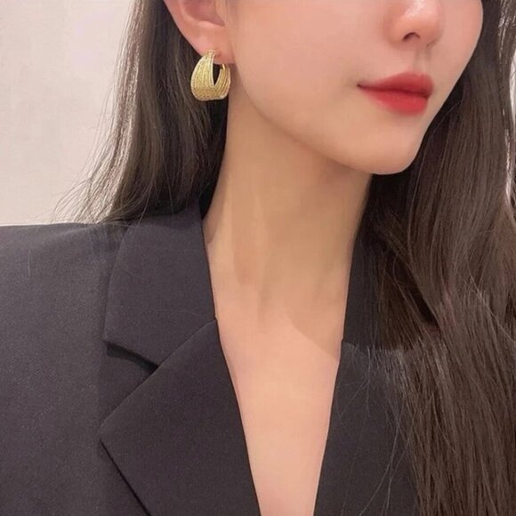 14K Gold Filled Hoop Earrings - Picture 4 of 6